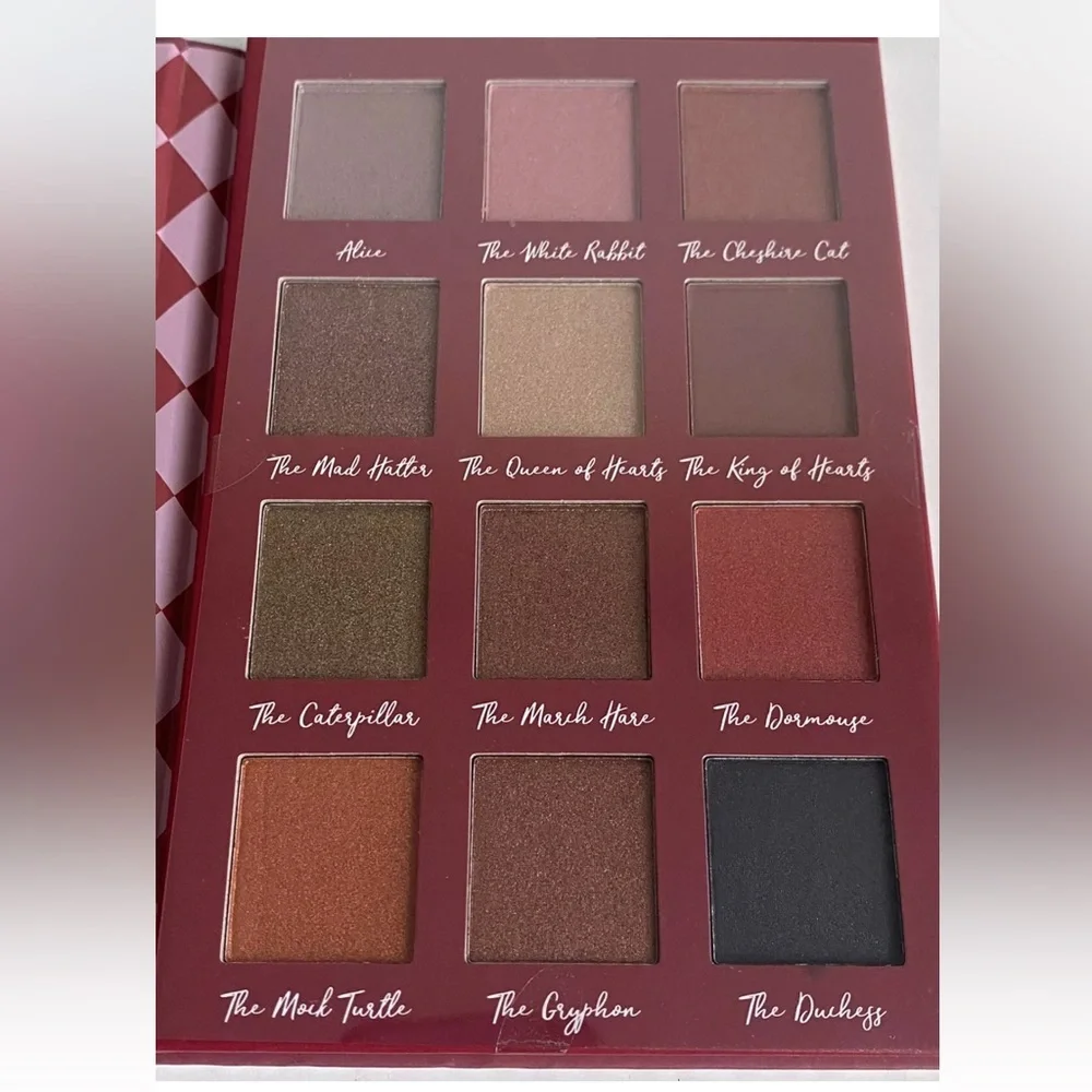 Alice In Wonderland Taste In Beauty Eye makeup Palette 12 Color Eyeshadow Disney